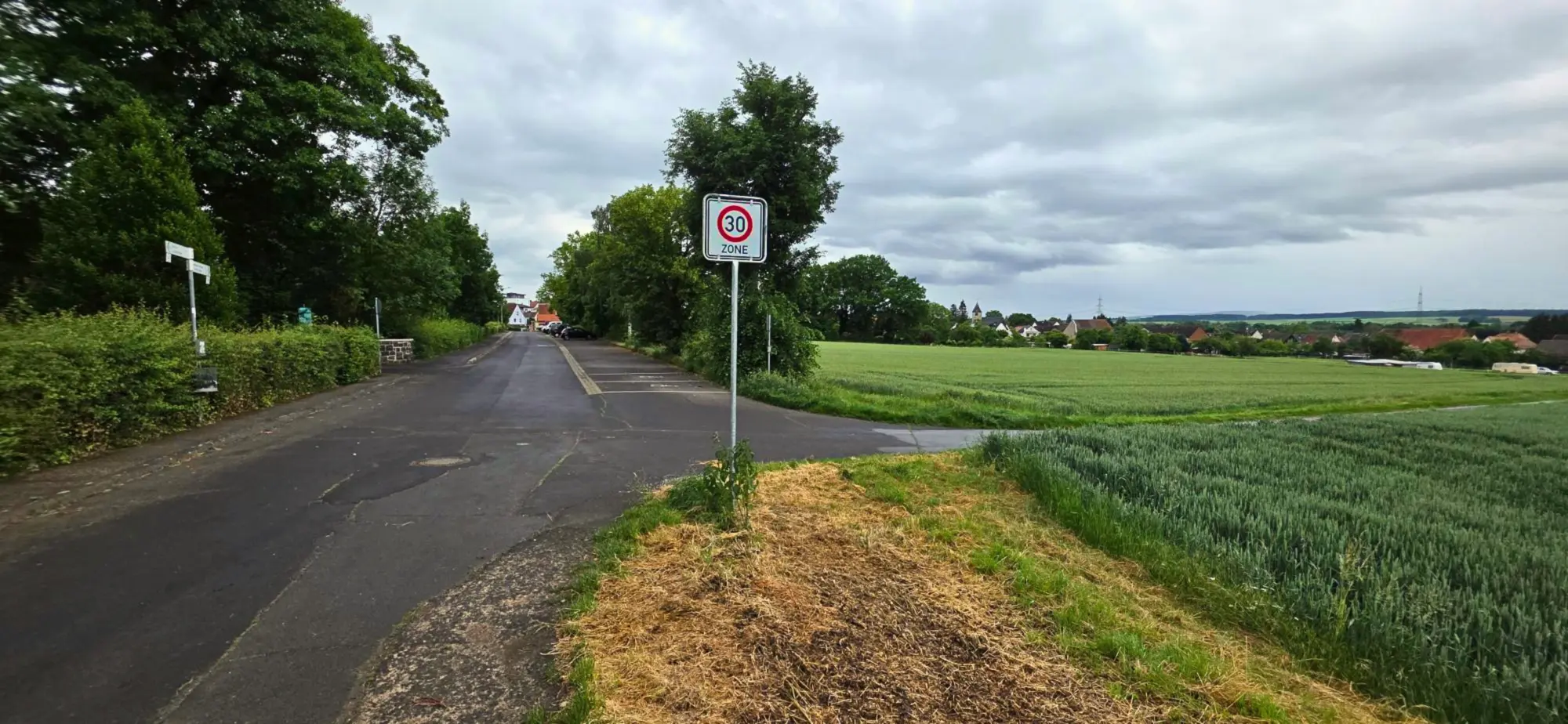 Tempo 30 im Friedhofsweg: Stadt Linden realisiert langfristig geplante Verkehrsmaßnahme